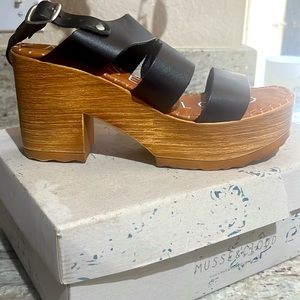 New in box musse and cloud sandles size 7